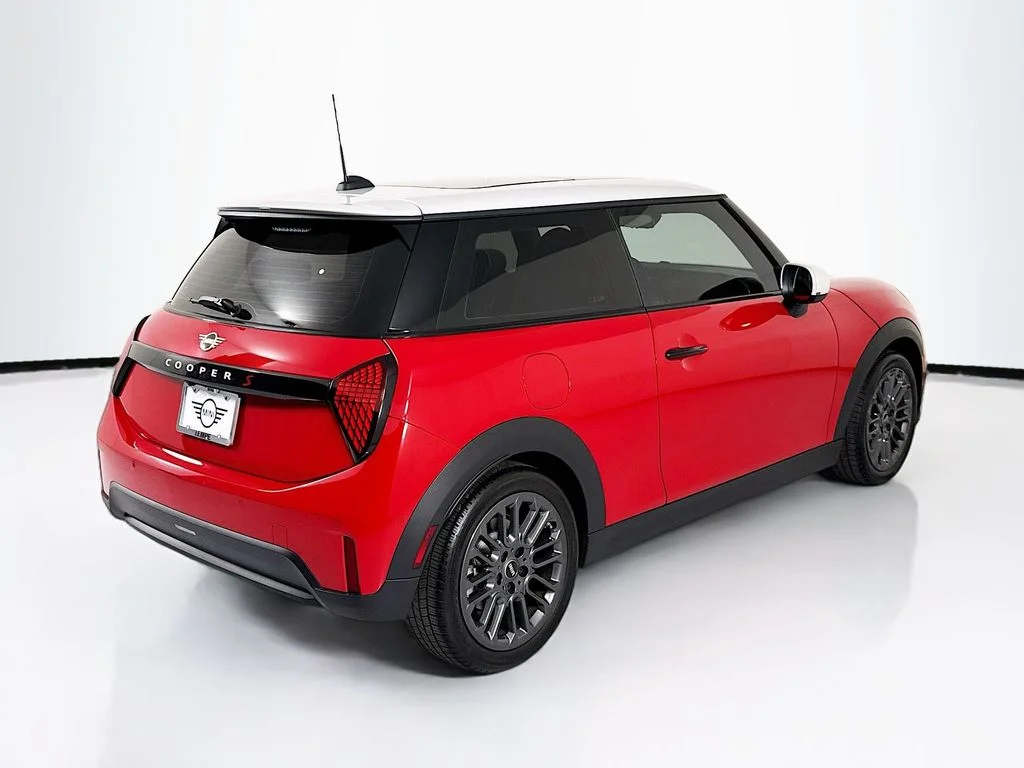 Certified Used 2026 Chili Red II MINI Signature Plus image 5