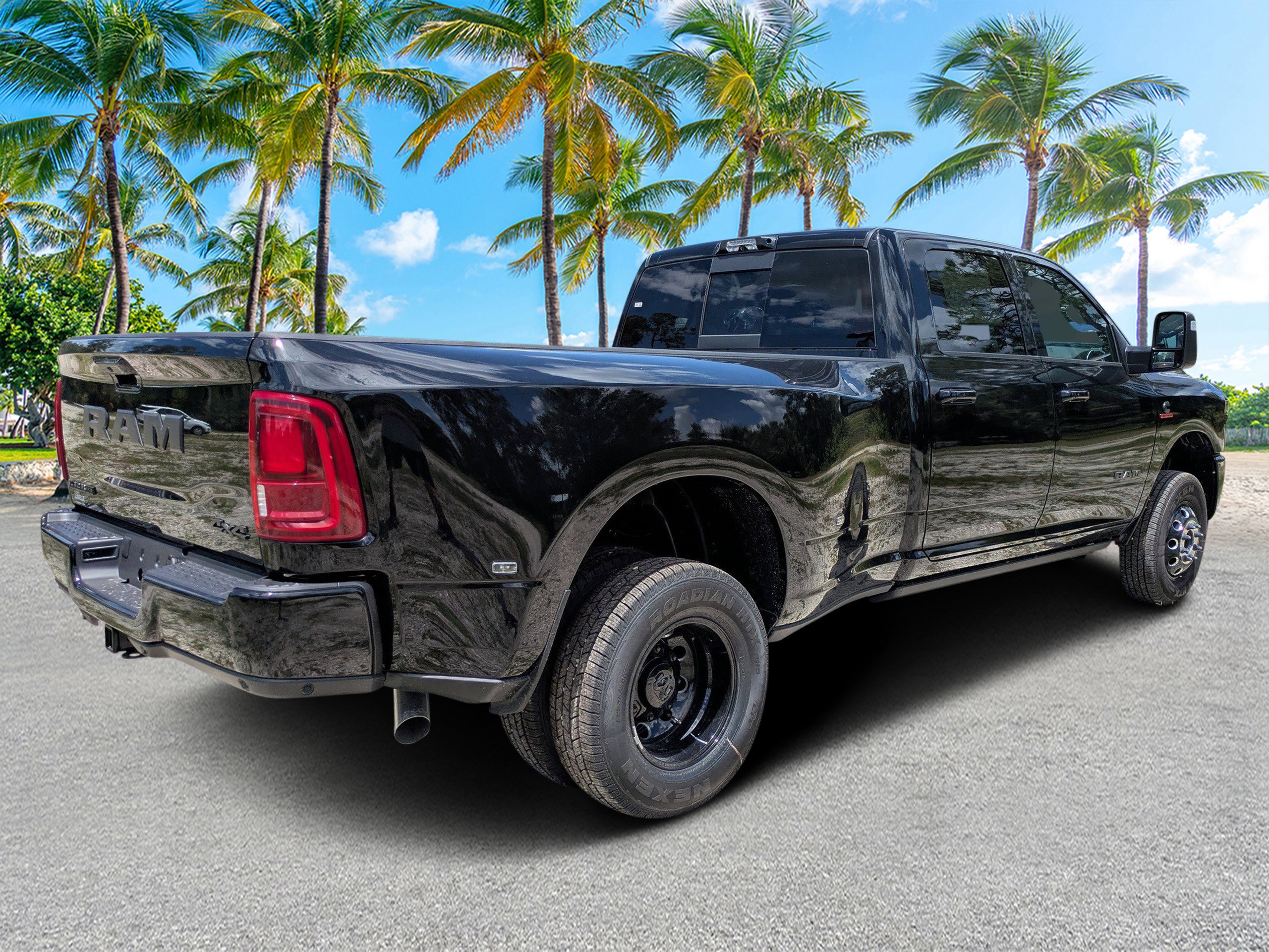 New 2026 Diamond Black Crystal Pearl-Coat Exterior Paint RAM Laramie image 3
