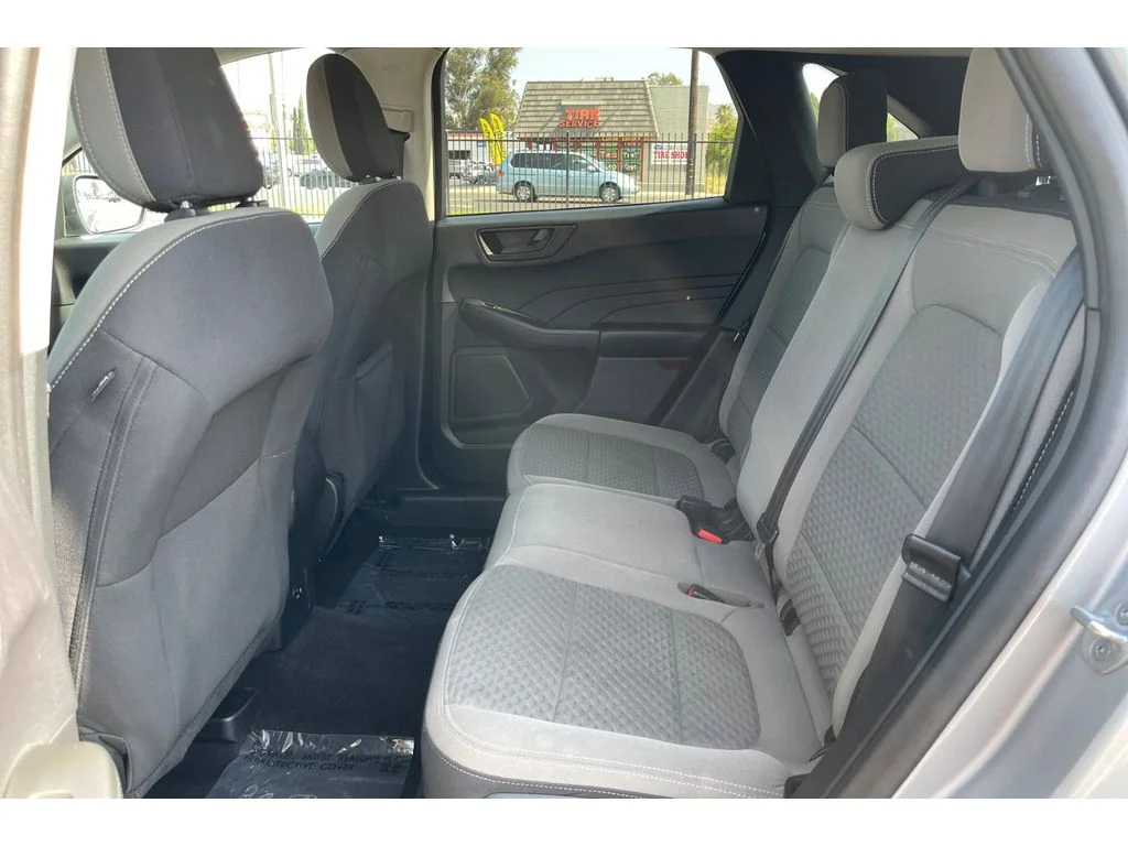 Used 2022 ICONIC SILVER Ford SE image 15