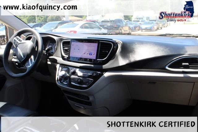 Used 2022 Granite Chrysler Touring L image 9