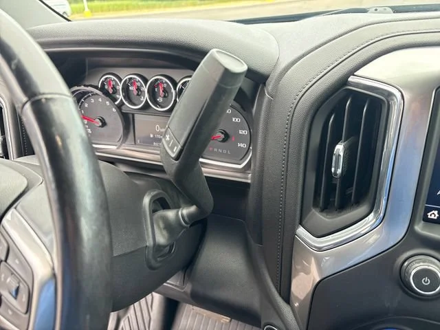 Used 2020 BLACK Chevrolet RST image 30