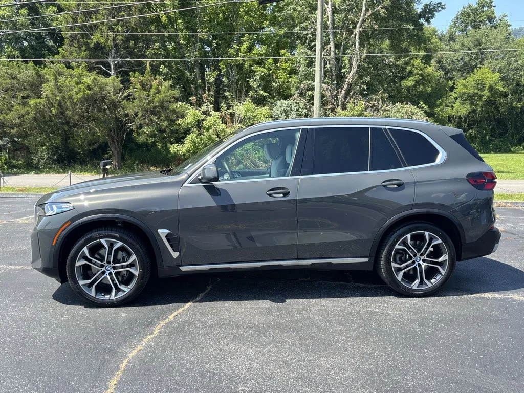 Used 2026 Gray BMW sDrive40i image 6