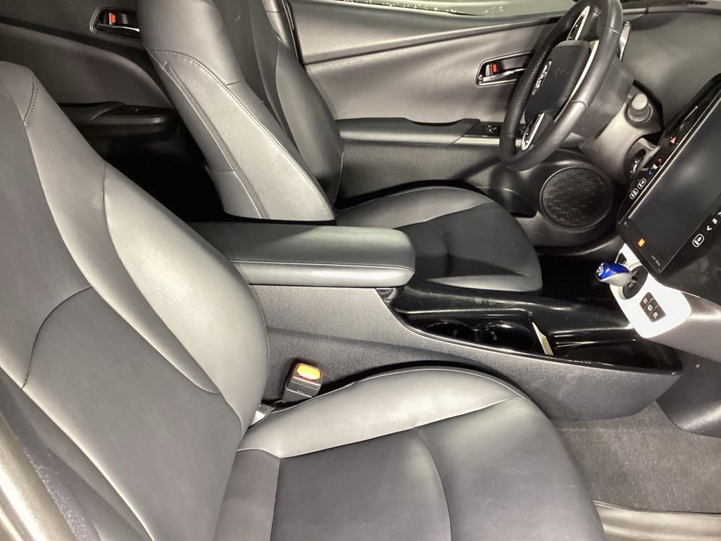 Used 2018 Silver Toyota Advanced image 4