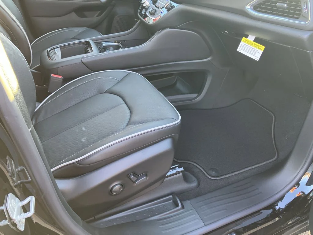 2026 Chrysler Pacifica Limited - Photo 44