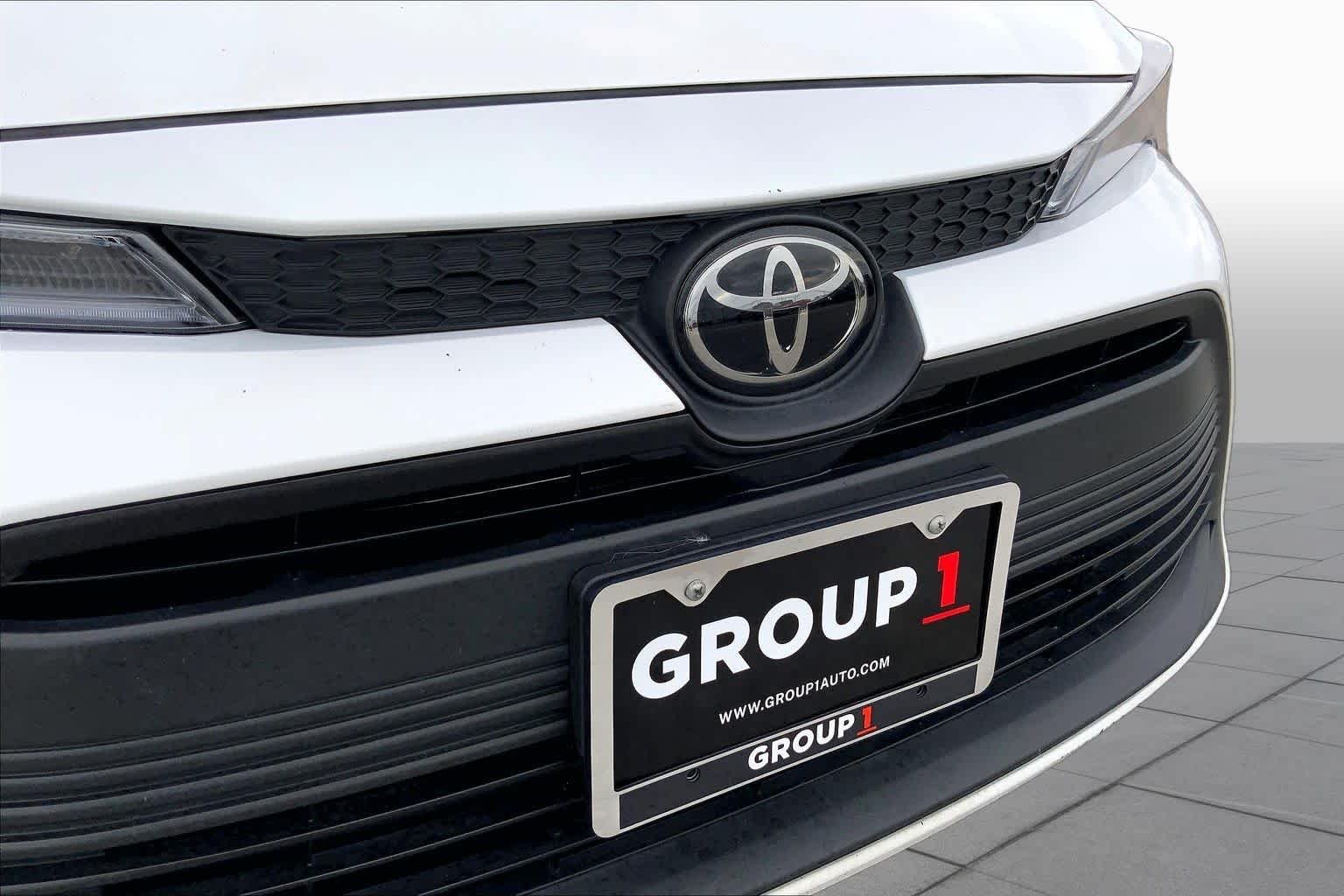 Used 2025 Ice Cap Toyota LE image 29