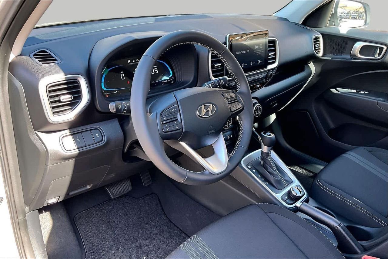 New 2026 Shimmering Silver Hyundai SEL image 8