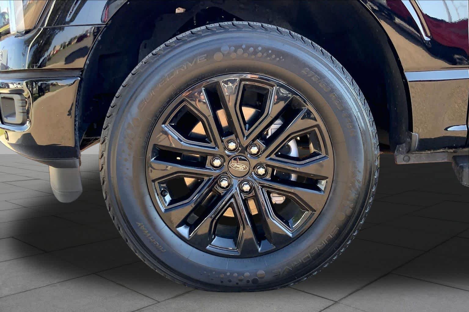 Used 2025 Agate Black Metallic Ford LARIAT image 11