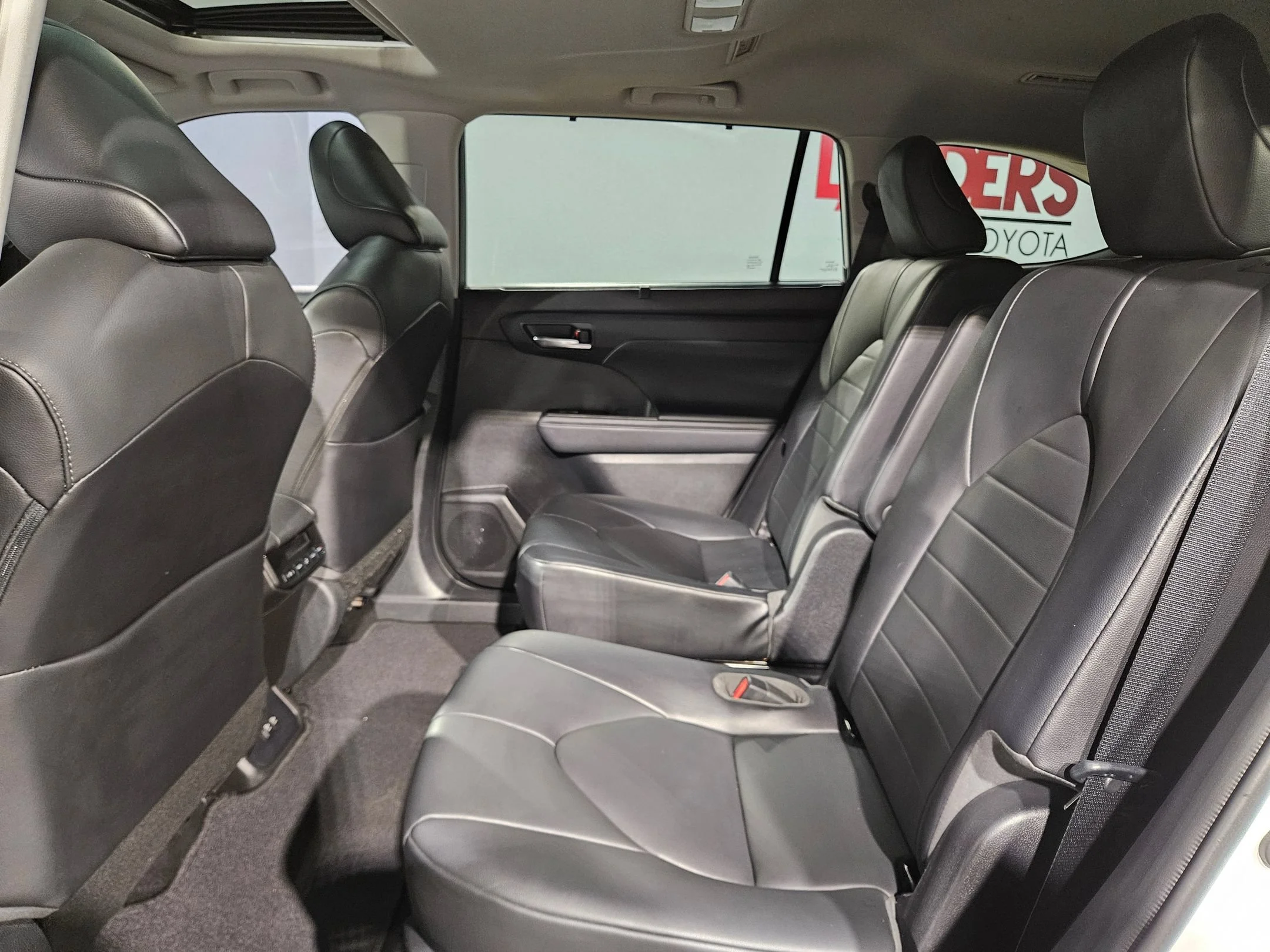Used 2021 Blizzard Pearl Toyota XLE image 36