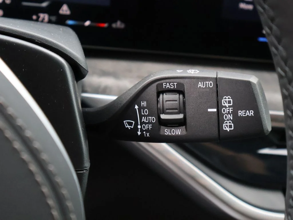 New 2026 White BMW xDrive40i image 37