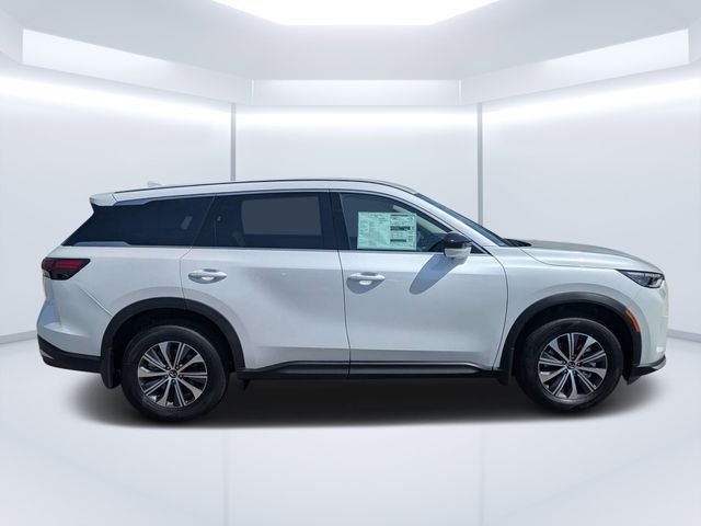 New 2027 RADIANT WHITE INFINITI Pure FWD image 2