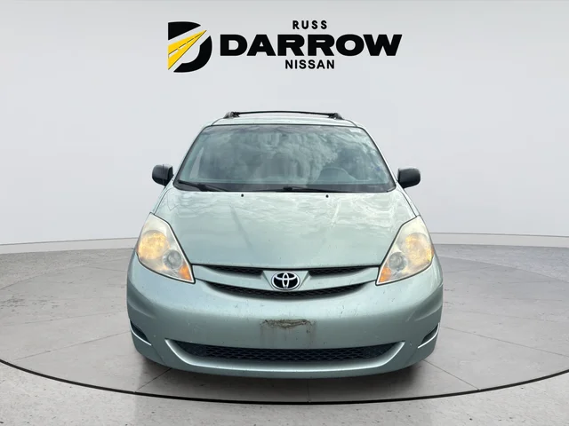 Used 2010 Silver Toyota LE image 8