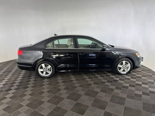 Used 2014  Volkswagen 2.0L TDI image 5