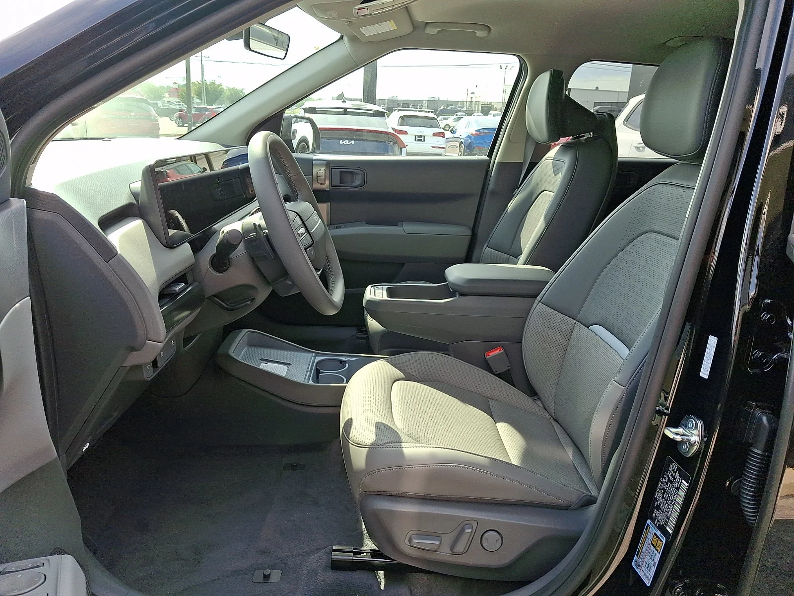 New 2027 Black Kia Wind image 13