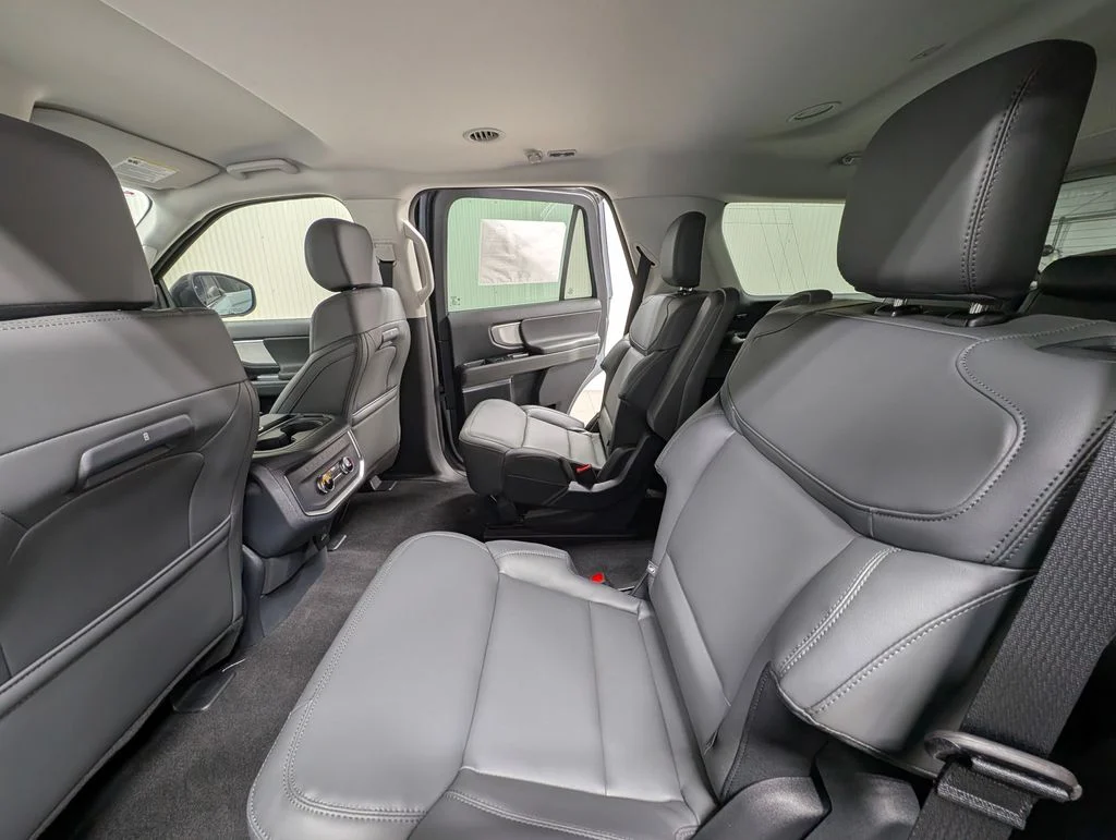 New 2027 Glacier Gray Metallic Tri-Coat Ford Active image 14