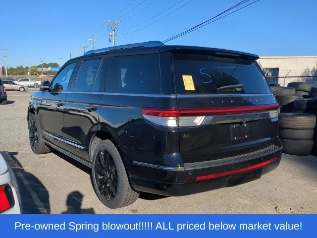 Used 2023 Black Lincoln Reserve image 2