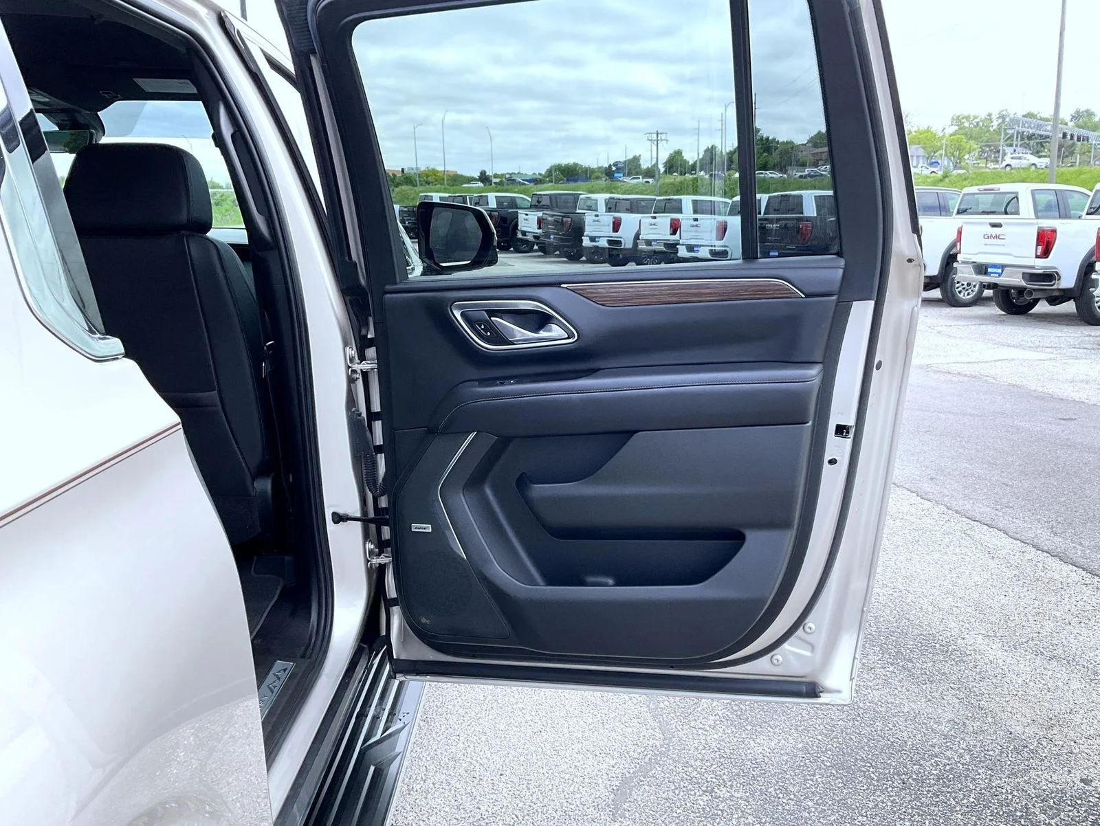 Used 2021 Beige Chevrolet High Country image 17