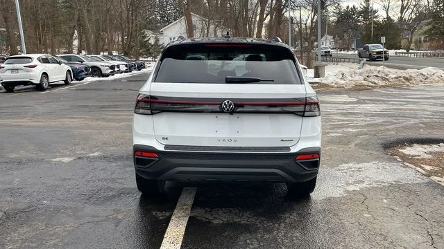 2026 Volkswagen Taos SE Black - Photo 6