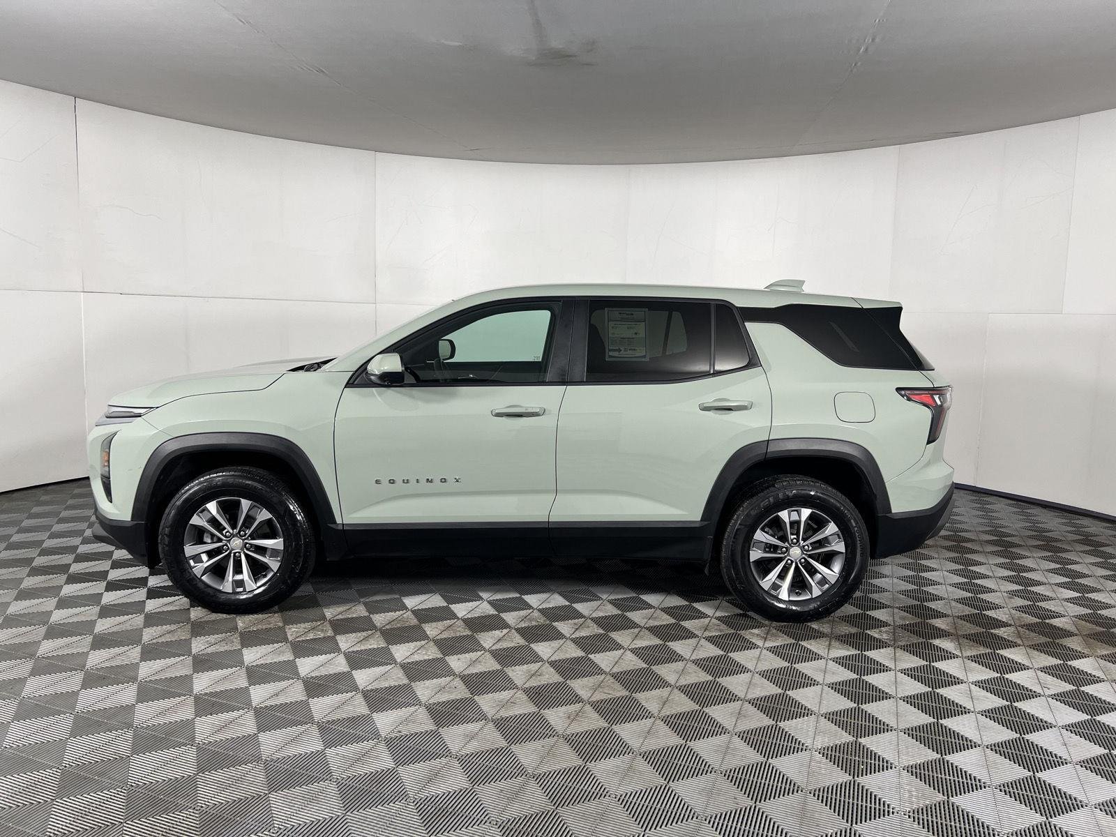 Used 2025 Cacti Green Chevrolet AWD LT image 7