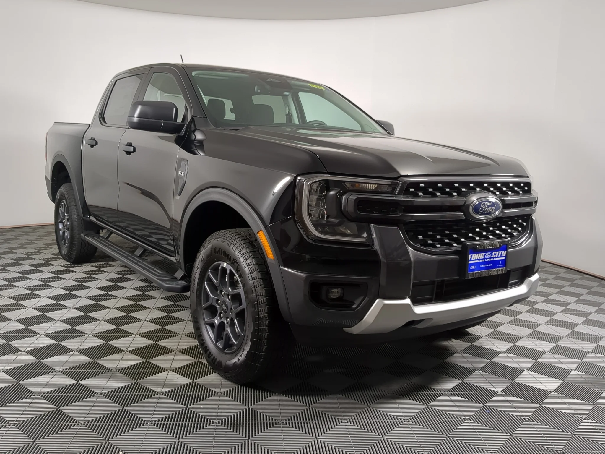 New 2026 Shadow Black Ford XLT image 2