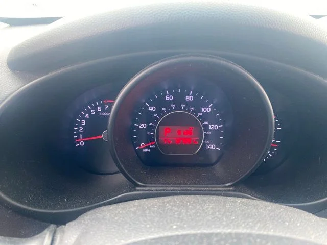 Used 2016 Blue Kia Plus image 14