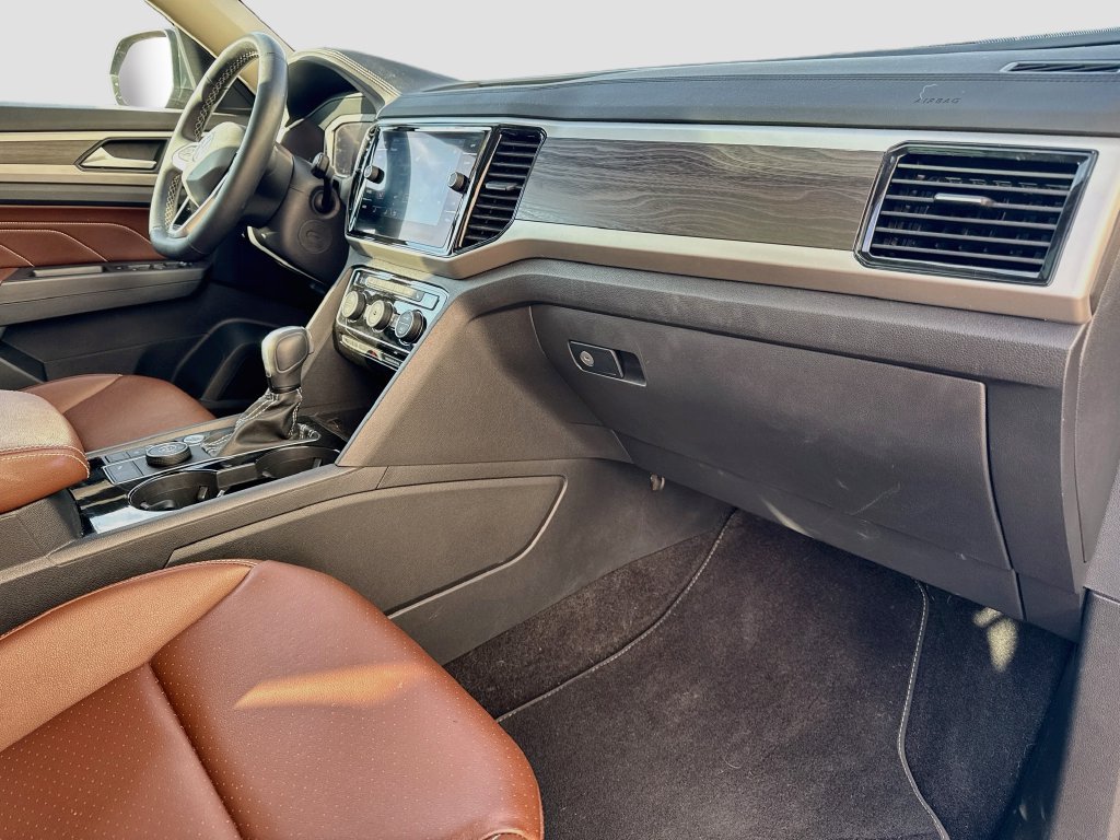 Used 2022  Volkswagen 3.6L V6 SE w/Technology image 32