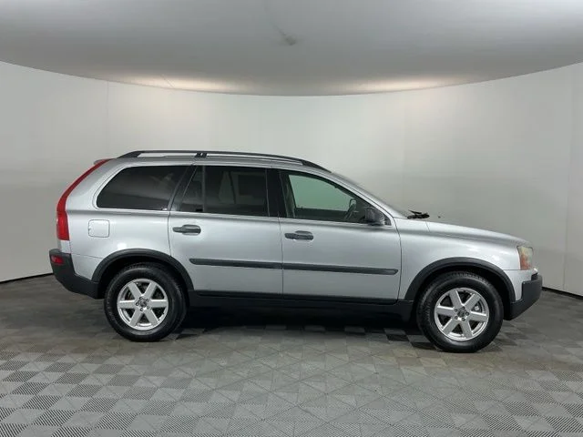 Used 2005 Silver Volvo 2.5T image 4