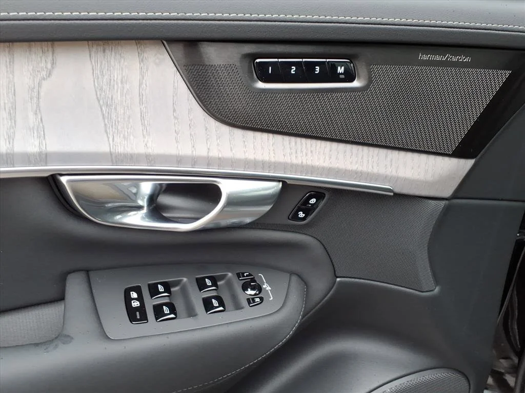 2026 Volvo XC90 Ultra - Photo 13