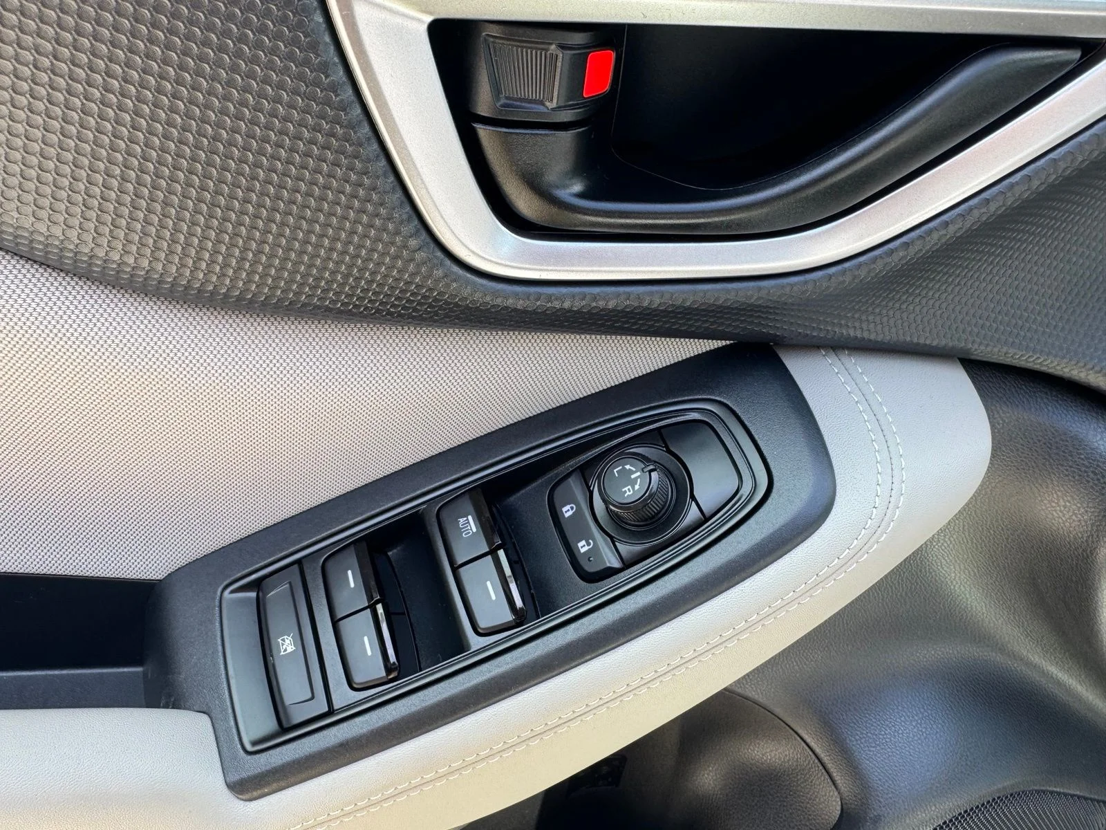 Used 2023 White Subaru Base image 14