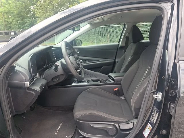 Used 2022 Black Hyundai SEL image 13