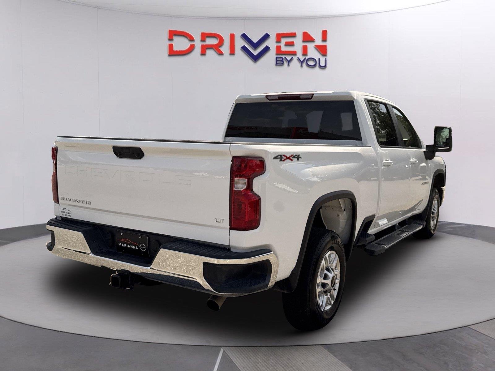 Used 2026 Summit White Chevrolet LT image 3
