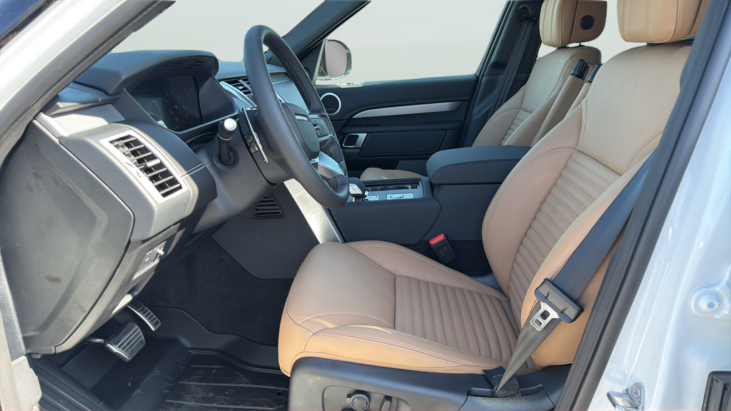 New 2026 Fuji White Land Rover Dynamic SE image 17