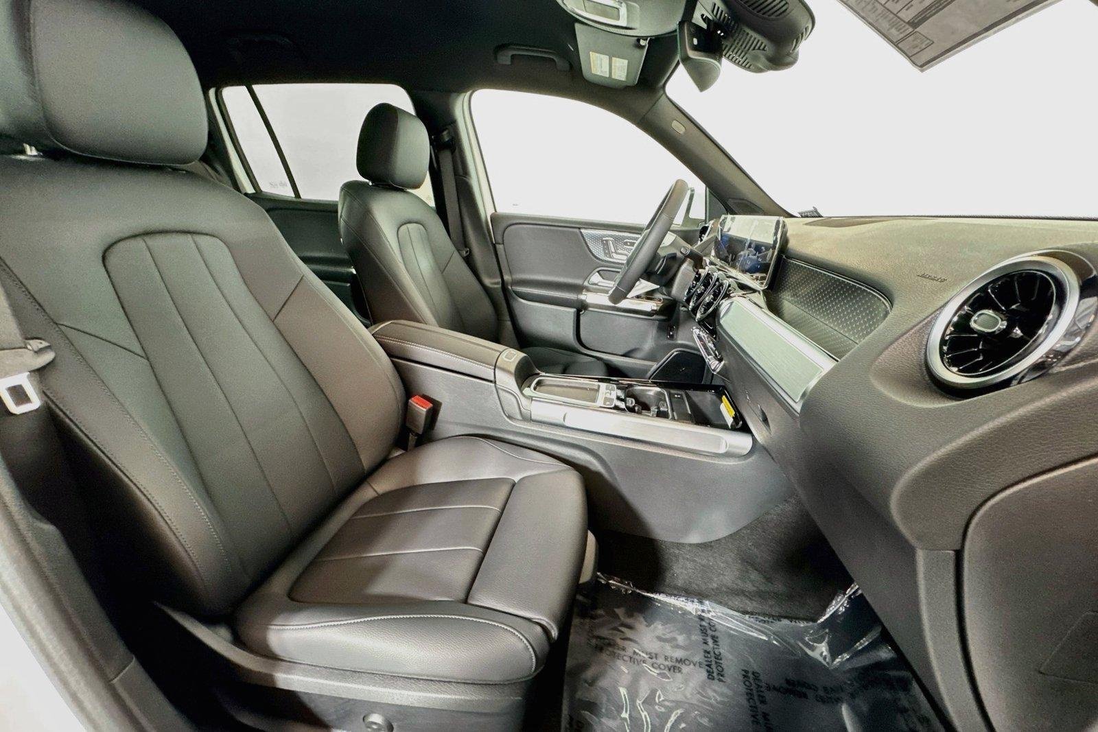 New 2026 Polar White Mercedes-Benz GLB 250 image 25