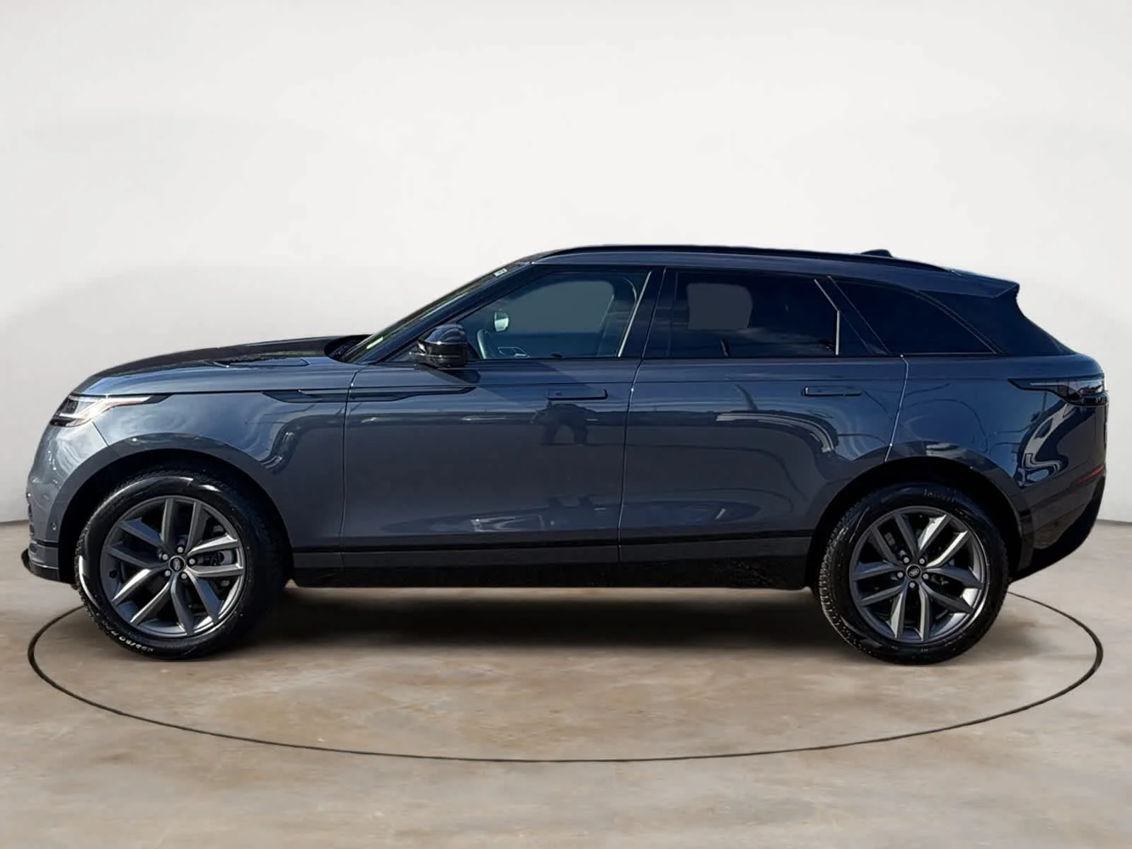New 2026 Varesine Blue LAND ROVER Dynamic SE image 2