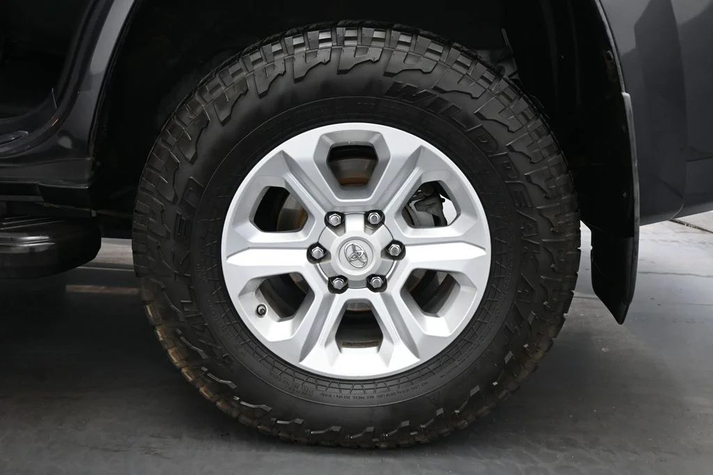 Used 2014 Gray Toyota SR5 image 19