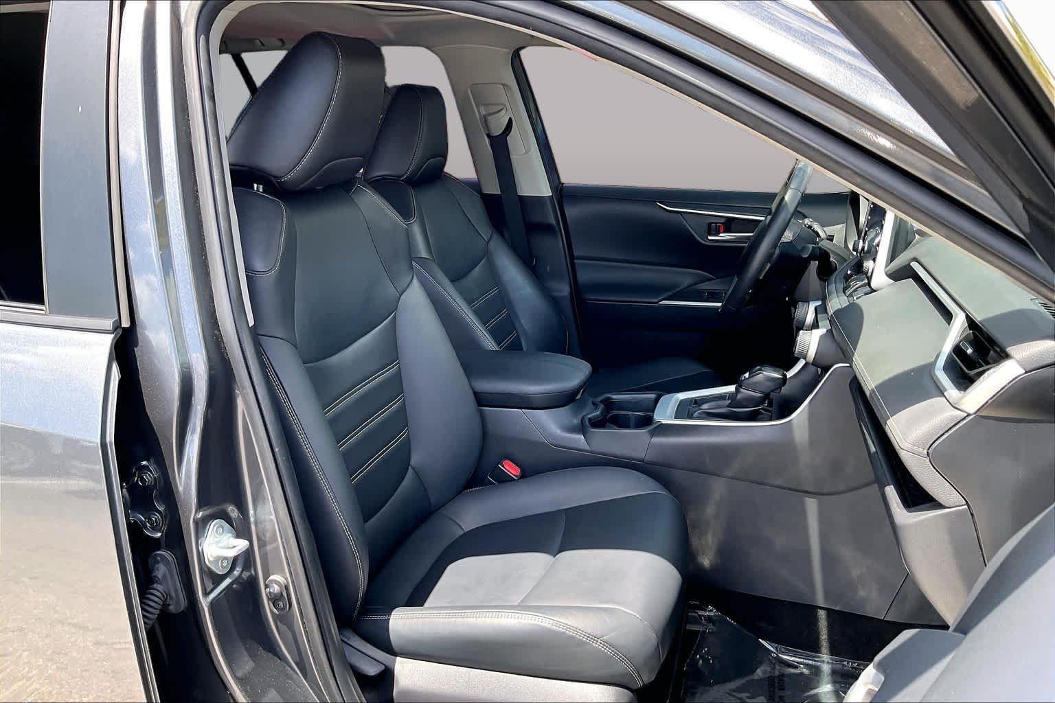 Used 2020 Magnetic Gray Metallic Toyota XLE Premium image 9