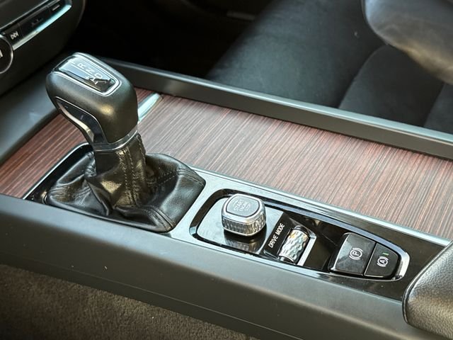Used 2021  Volvo T5 Momentum image 26