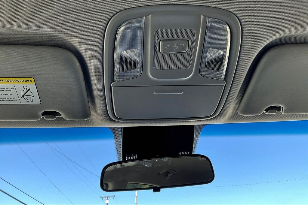 Used 2018 White Kia EX image 15