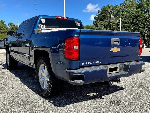 Used 2016 DEEP OCEAN BLUE METALLIC Chevrolet LT image 6
