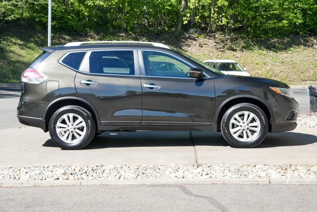 Used 2014 Black Nissan SV image 8