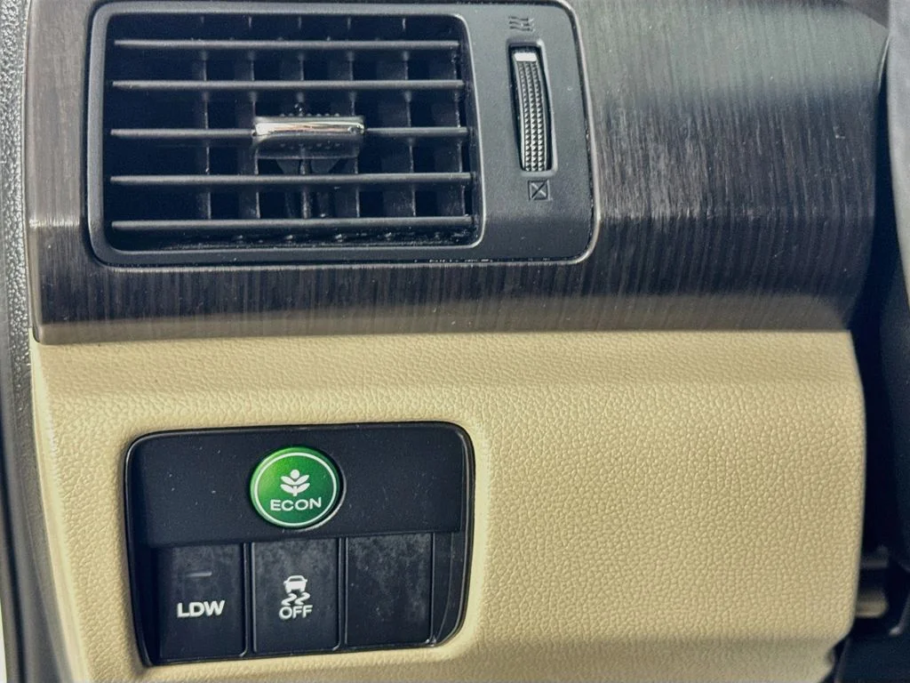 Used 2015 White Honda Touring image 11
