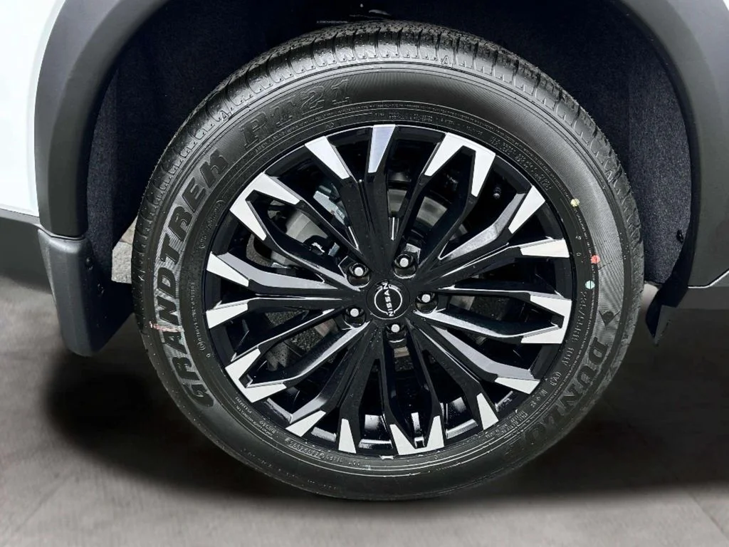 New 2026 Everest White Pearl Tricoat Nissan Dark Armor image 10