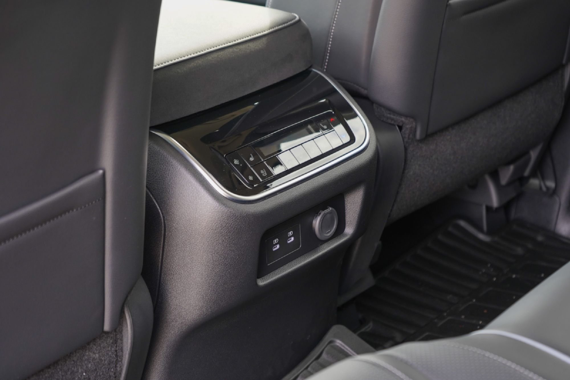 2025 INFINITI QX80 Sensory 4WD - Photo 23