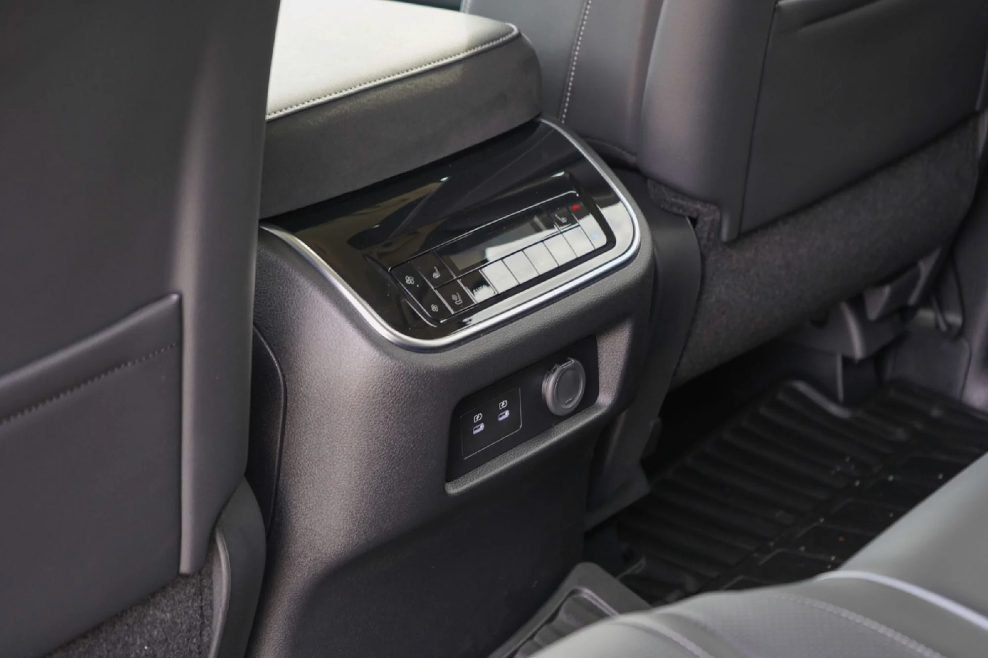 2025 INFINITI QX80 Sensory 4WD - Photo 23