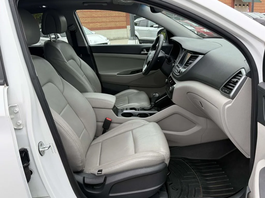 Used 2018 White Hyundai Value image 15