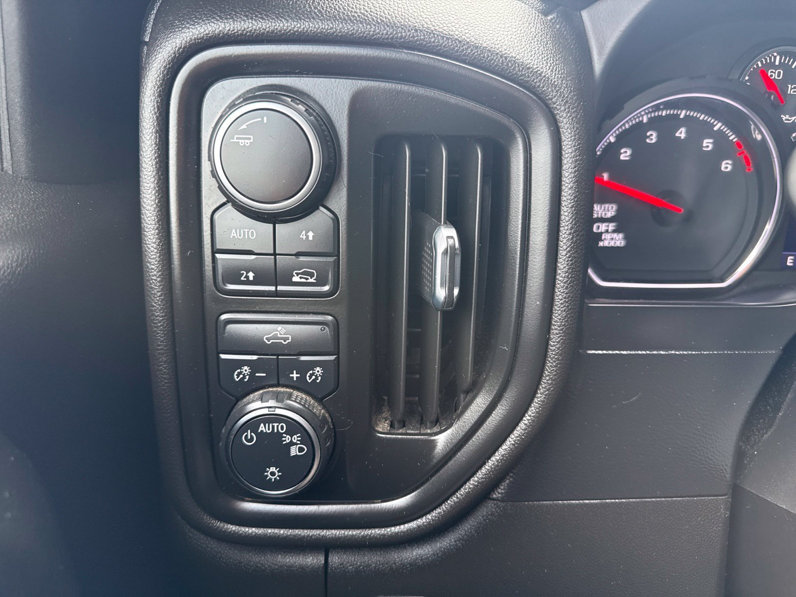 Used 2021 BLACK Chevrolet Custom image 31