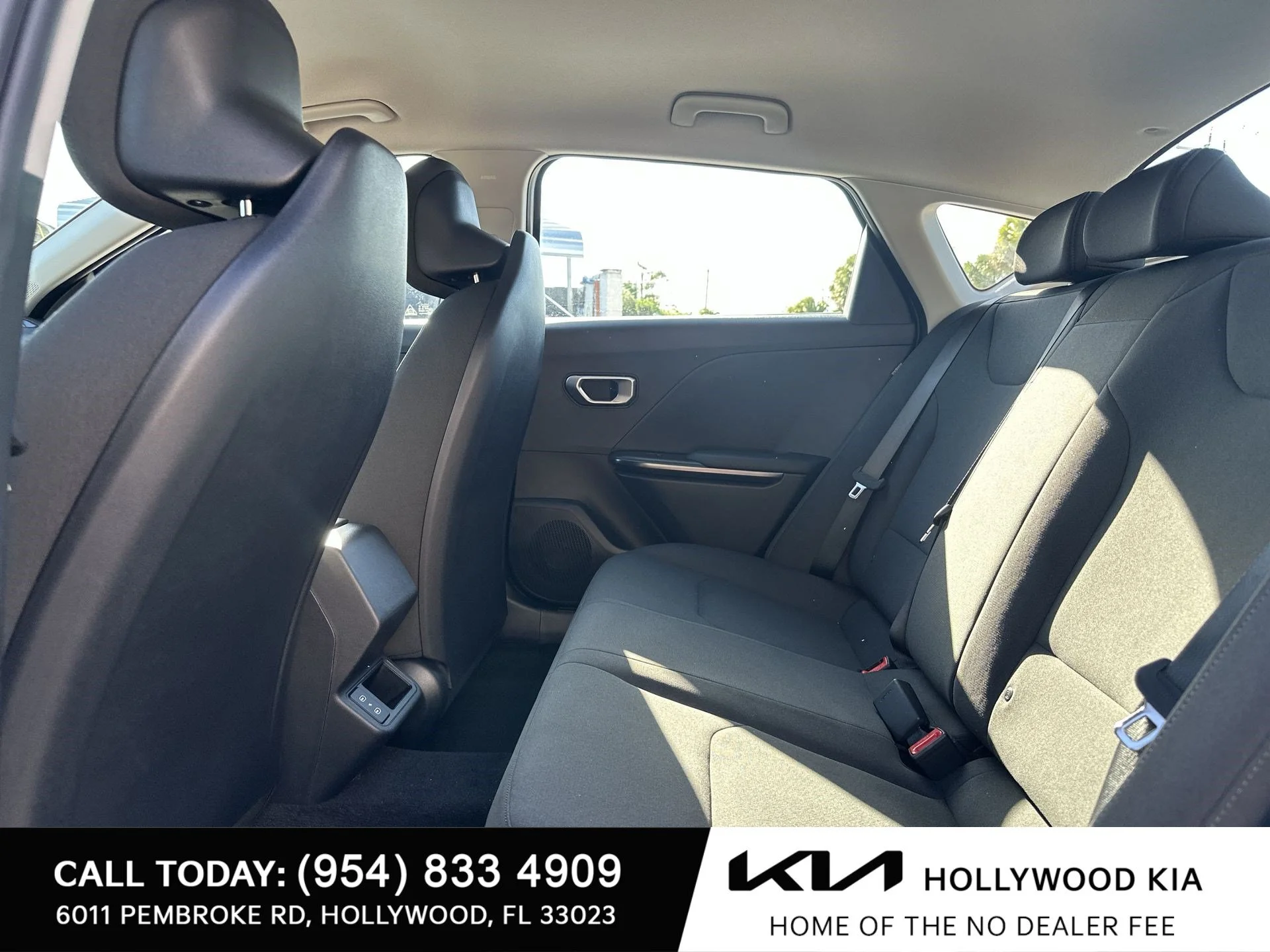 New 2026 Snow White Pearl Kia LXS image 24