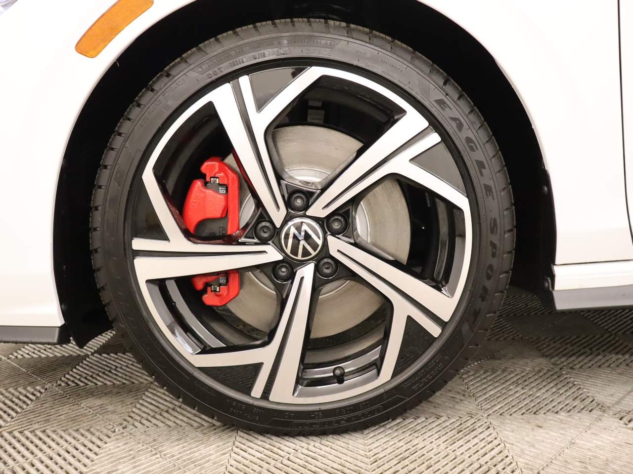New 2026 Opal White Pearl Volkswagen SE image 6