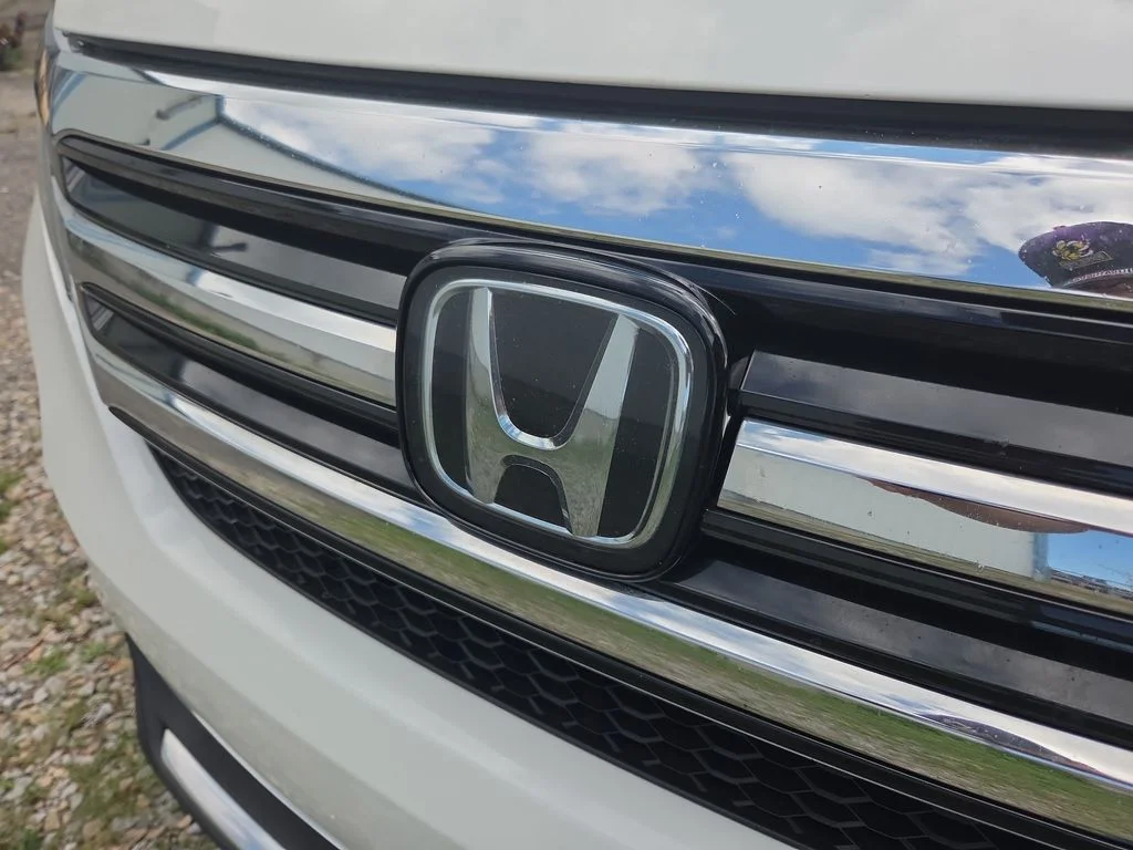 Used 2016 White Honda Touring image 25