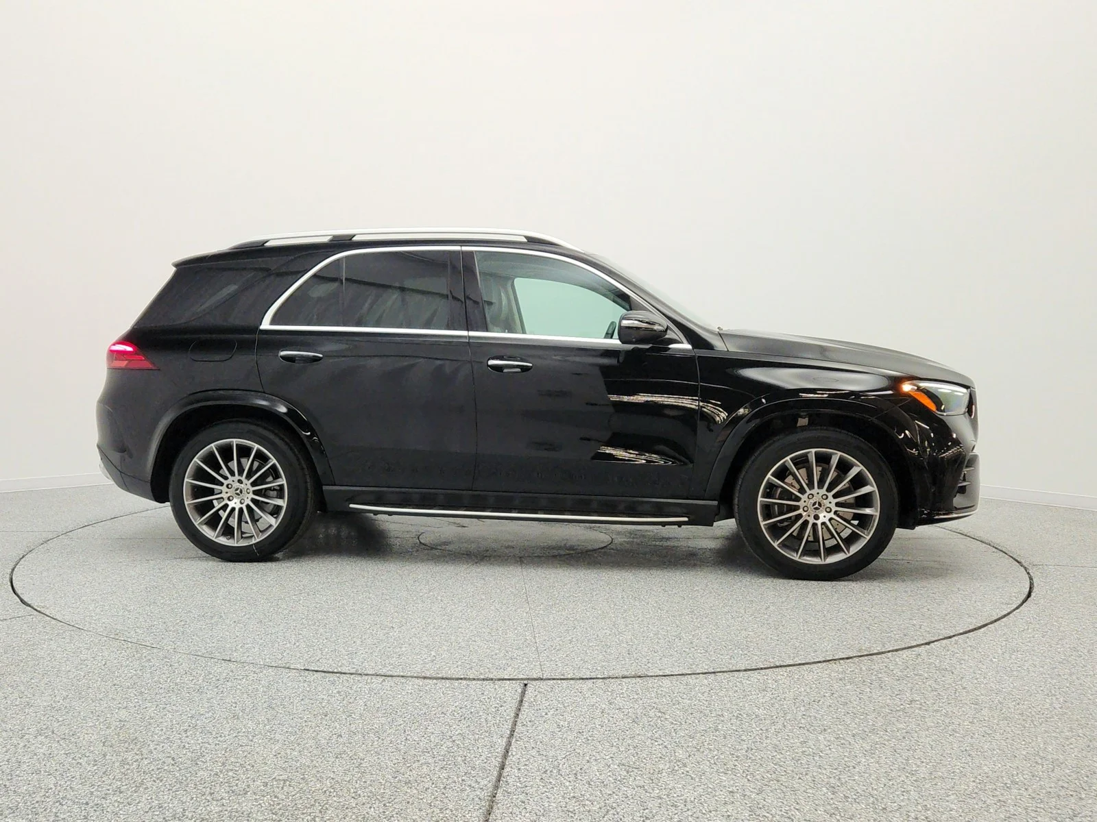 Used 2024 Black Mercedes-Benz GLE 350 4MATIC® SUV image 4