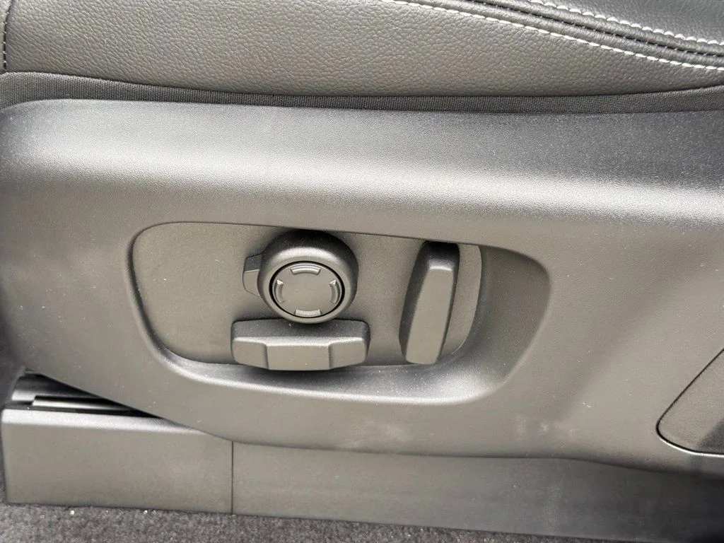 Certified Used 2025  Land Rover S image 14